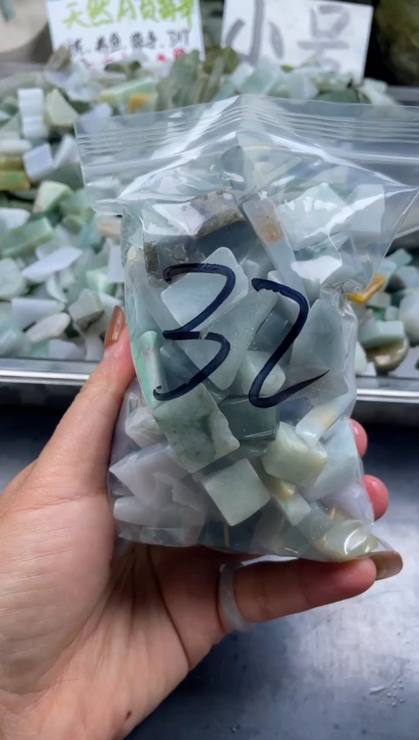 配石翡翠天然翡翠小号500克32