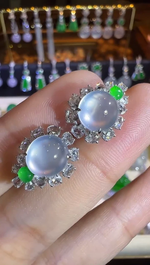 【闪购商品】翡翠耳饰18K金镶嵌玻璃种极光白蛋面耳包