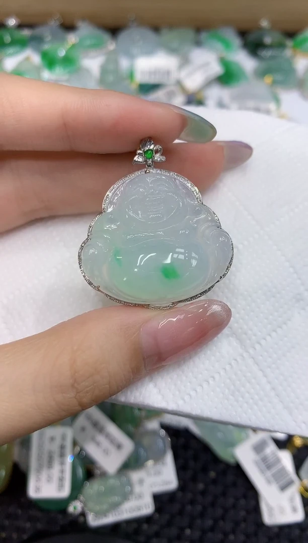 翡翠18K金镶嵌颈饰111111111111