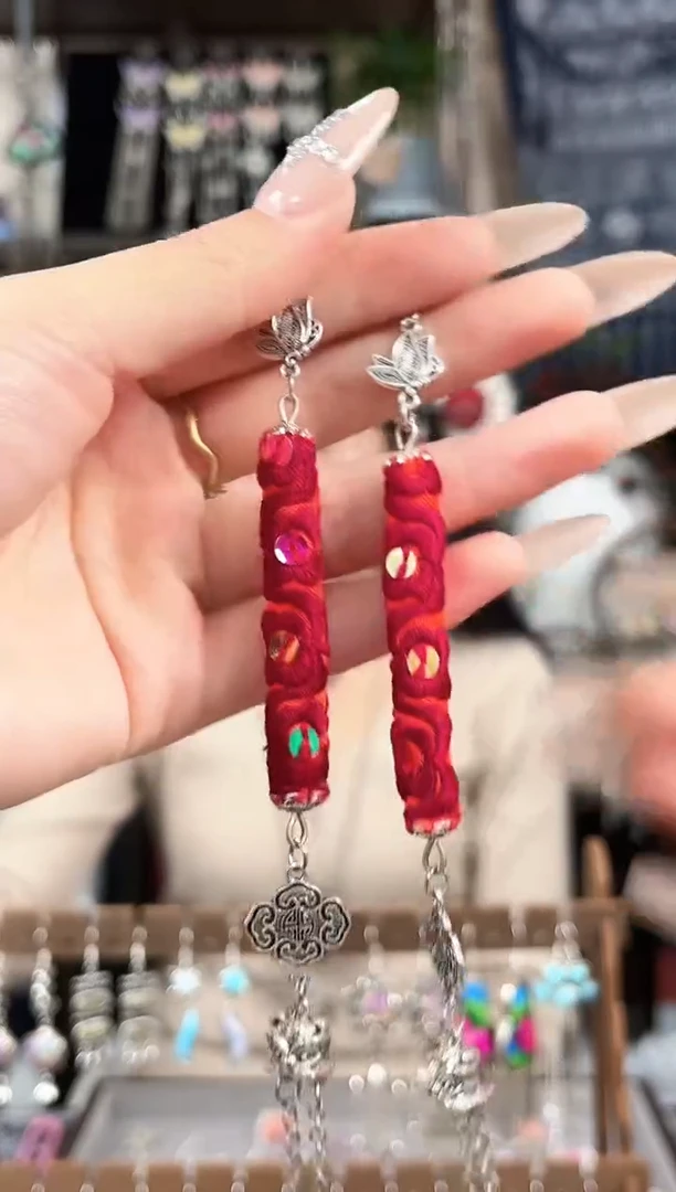 织绣民族风非遗老绣饰品512