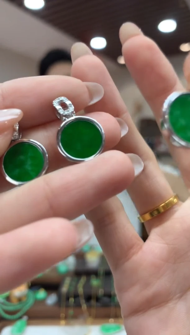 翡翠未镶嵌吊坠(不含链)圆牌多样性发货1件