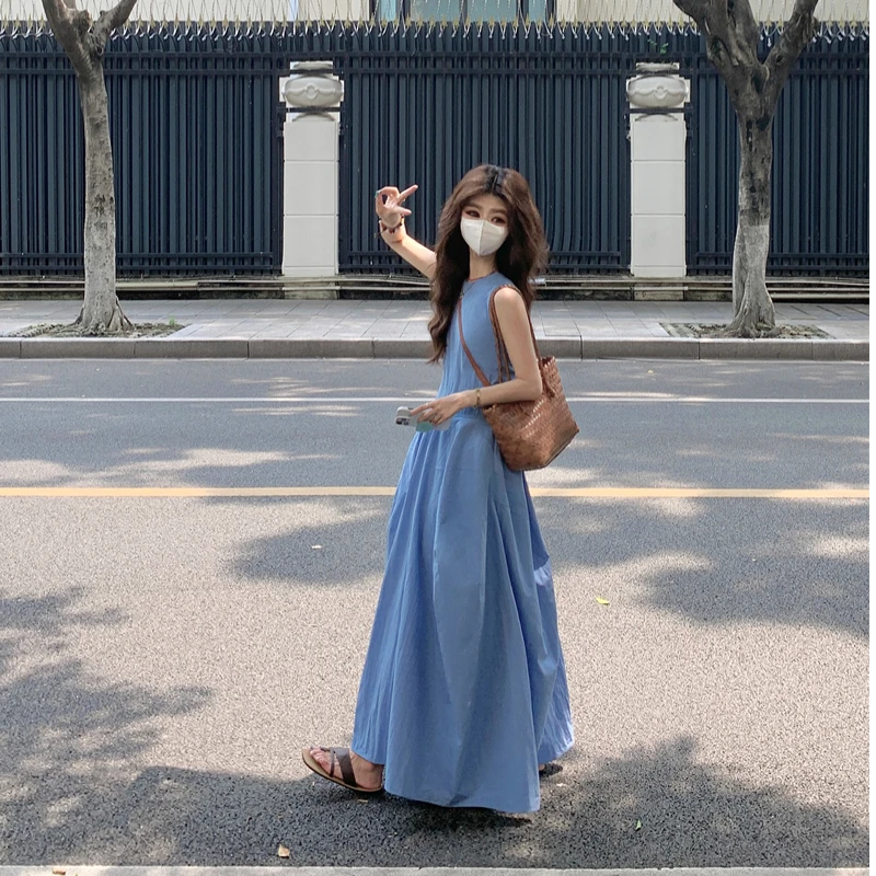 法式连衣裙宽松蓝色背心裙小众设计感褶皱无袖气质度假风连衣裙女