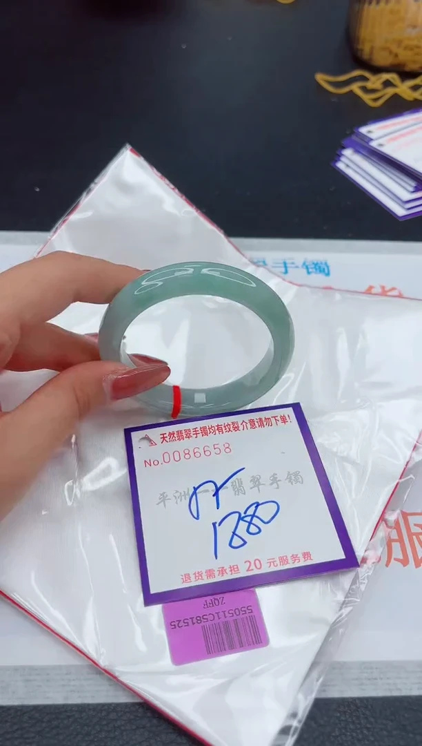 翡翠手镯未镶嵌1
