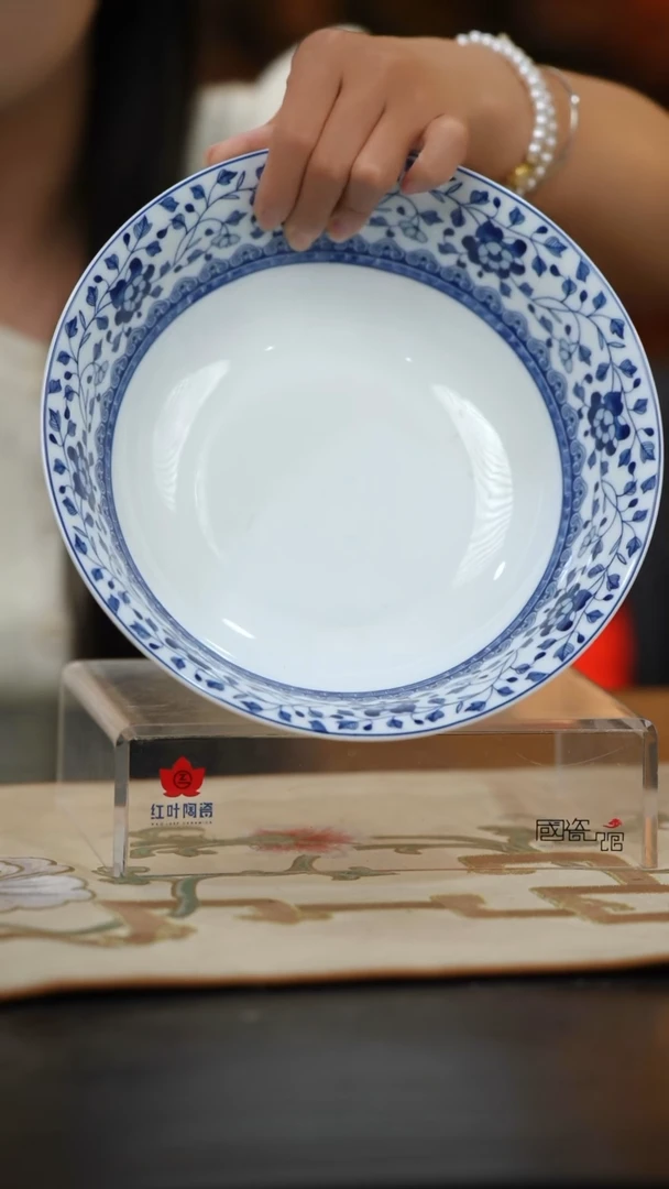 1个微瑕青花牡丹9英寸斗碗