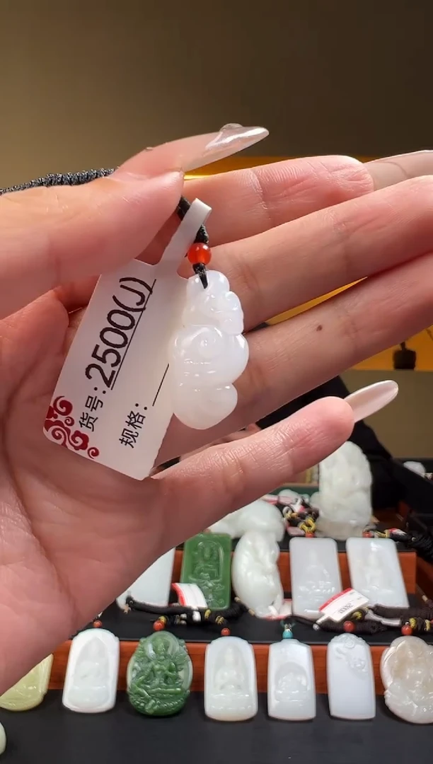 颈饰未镶嵌和田玉J