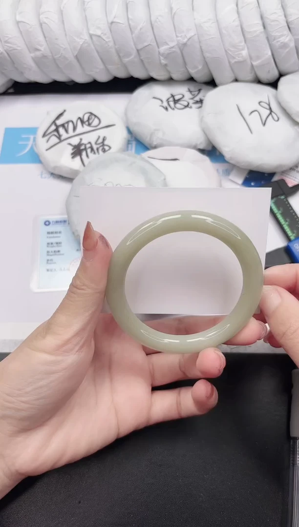 未镶嵌手镯石英质玉116-57.6DY