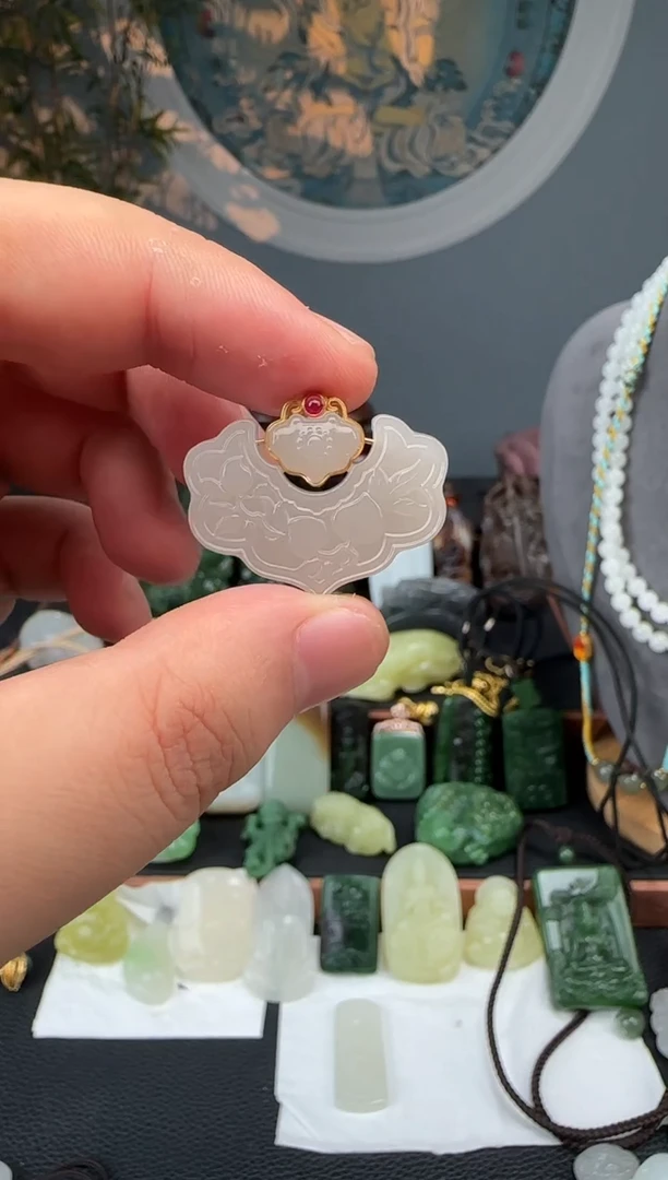 和田玉18K金镶嵌挂件和田玉