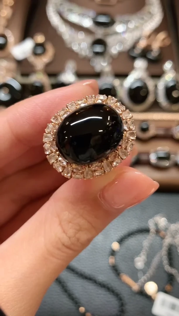 18K金镶嵌戒指翡翠M***ya116无鉴赏