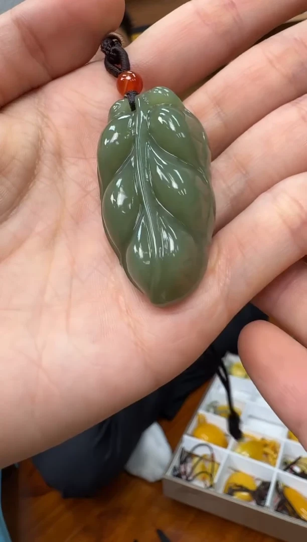 和田玉未镶嵌颈饰挂件