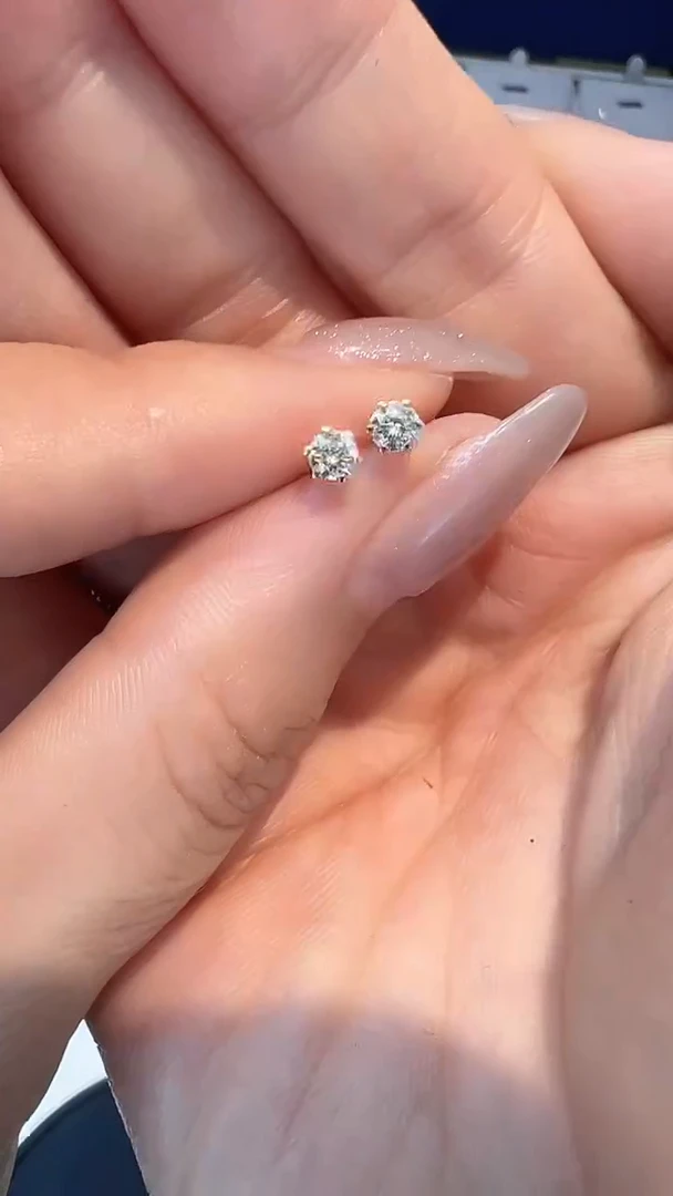 耳钉18K金镶嵌钻石24分耳钉