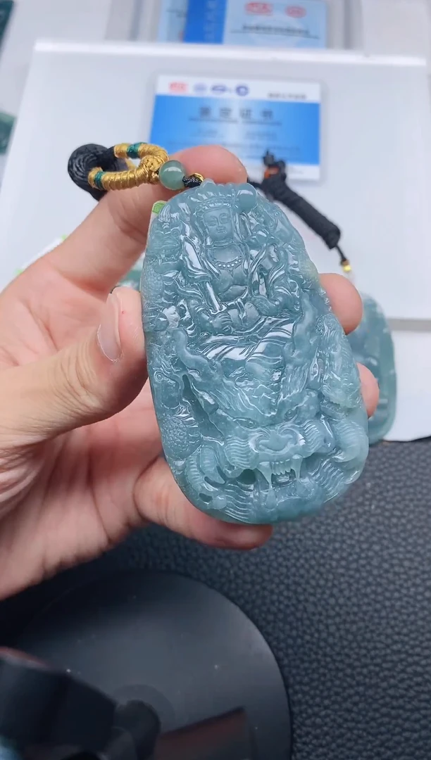 颈饰未镶嵌翡翠