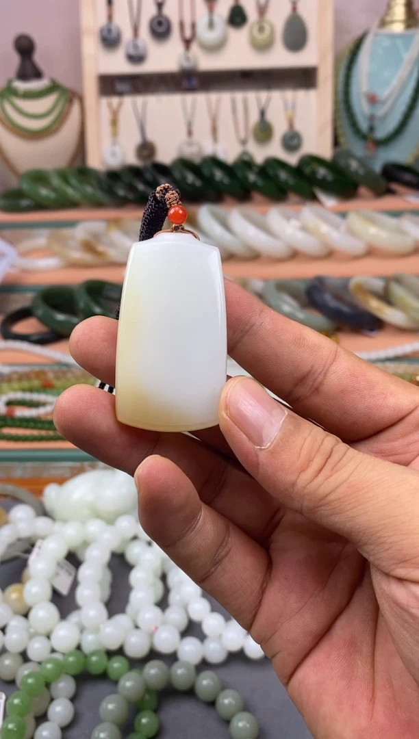 和田玉未镶嵌颈饰俄巴沙料糖白平安无事牌挂件