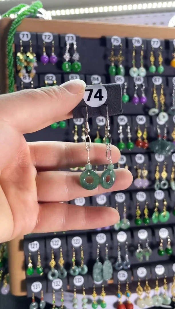 【闪购商品】翡翠耳饰银S925镶嵌74....