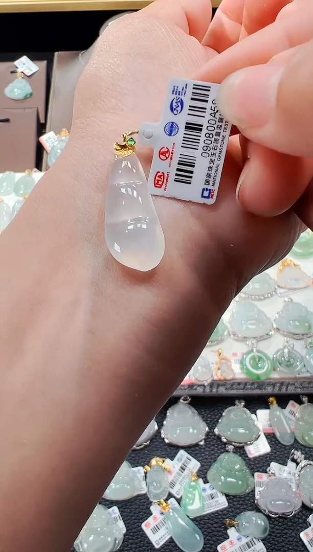 【闪购商品】翡翠吊坠(不含链)18K金镶嵌福豆吊坠A59