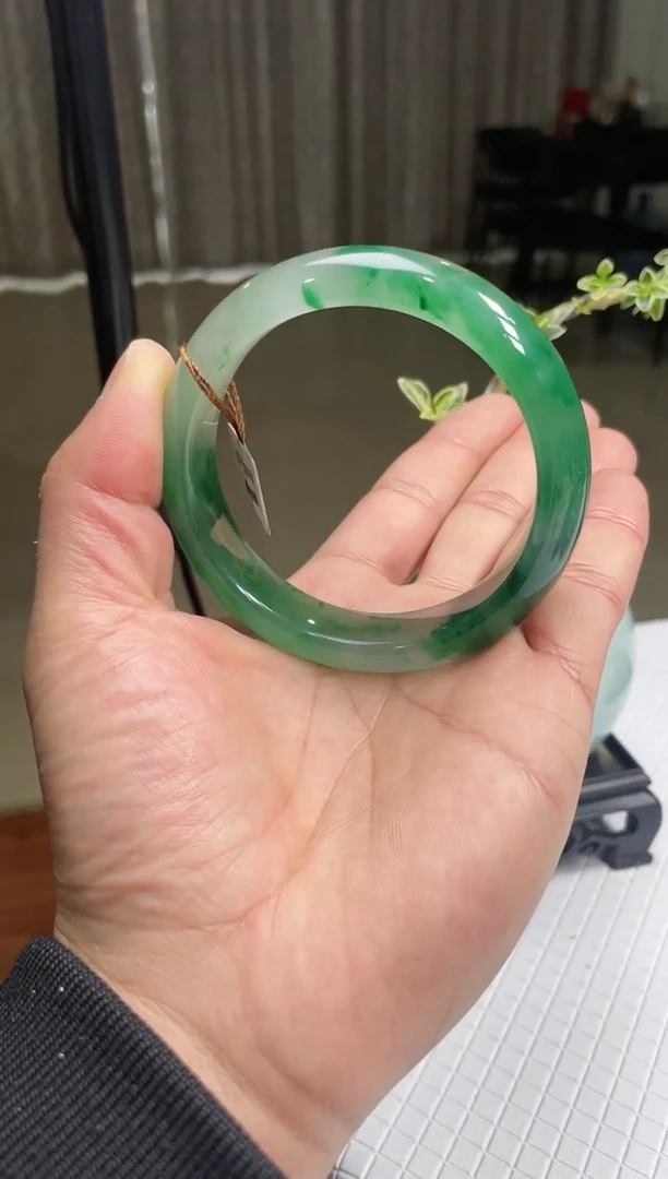 【闪购商品】石英质玉手镯未镶嵌非洲翠手镯多样性发货