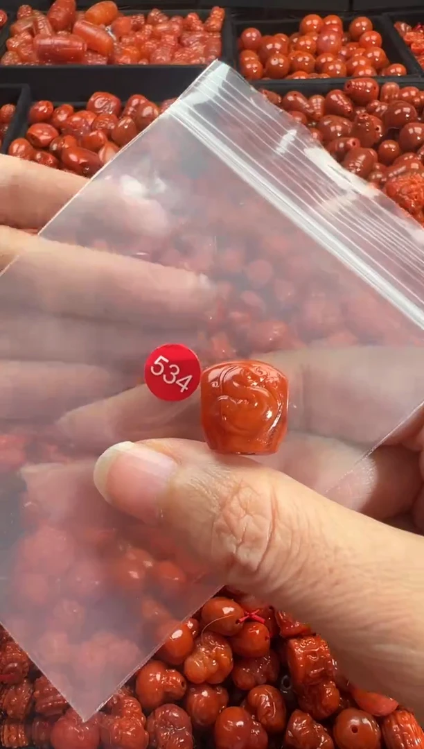 颈饰未镶嵌南红玛瑙1