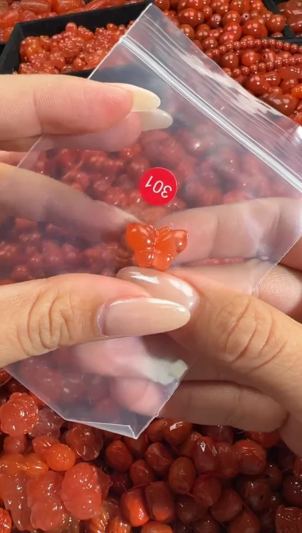 颈饰未镶嵌南红玛瑙1