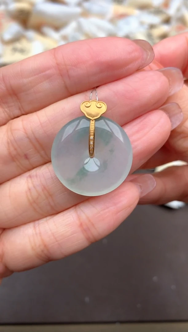 18K金镶嵌挂件翡翠一