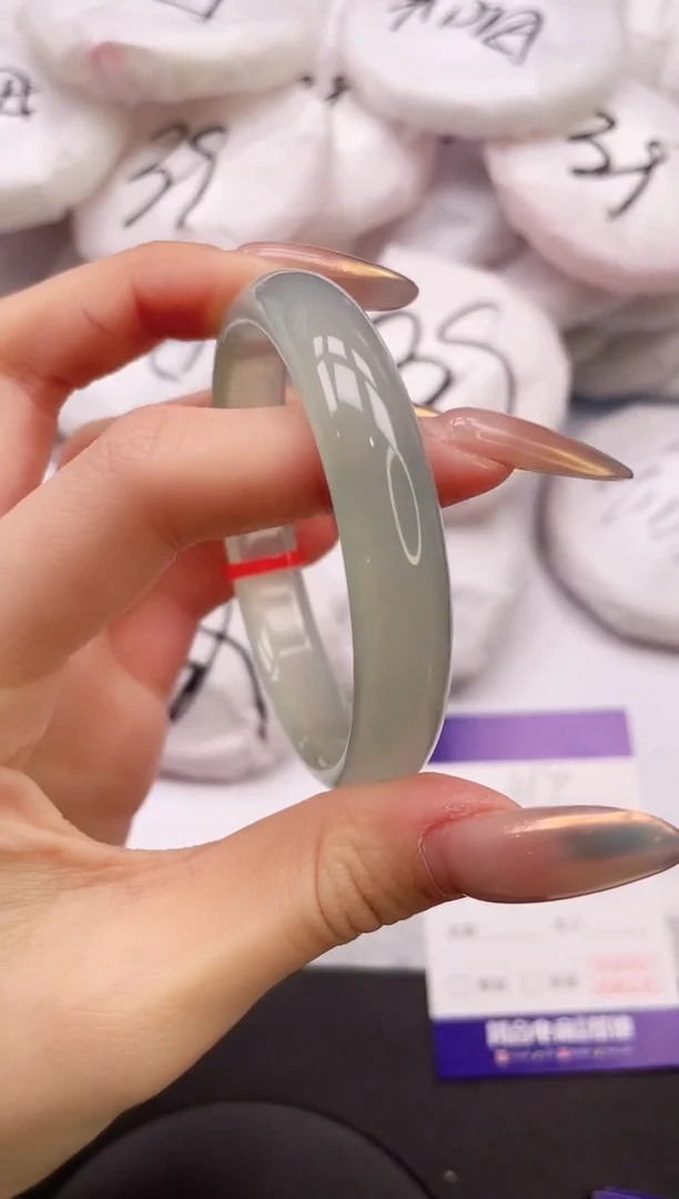 【闪购商品】石英质玉手镯未镶嵌31K414-56