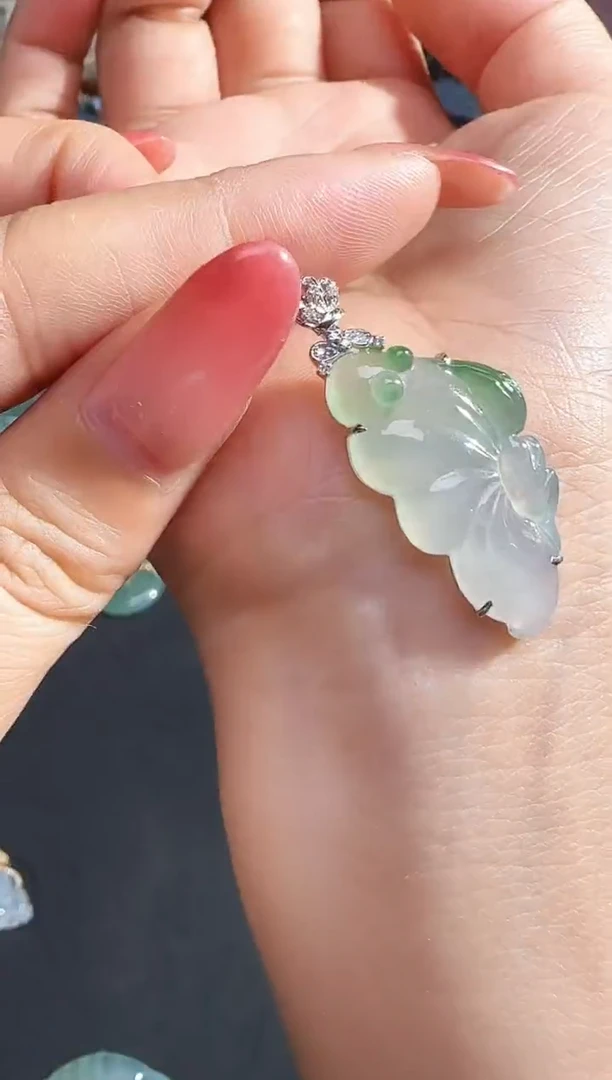 颈饰18K金镶嵌翡翠20250921053