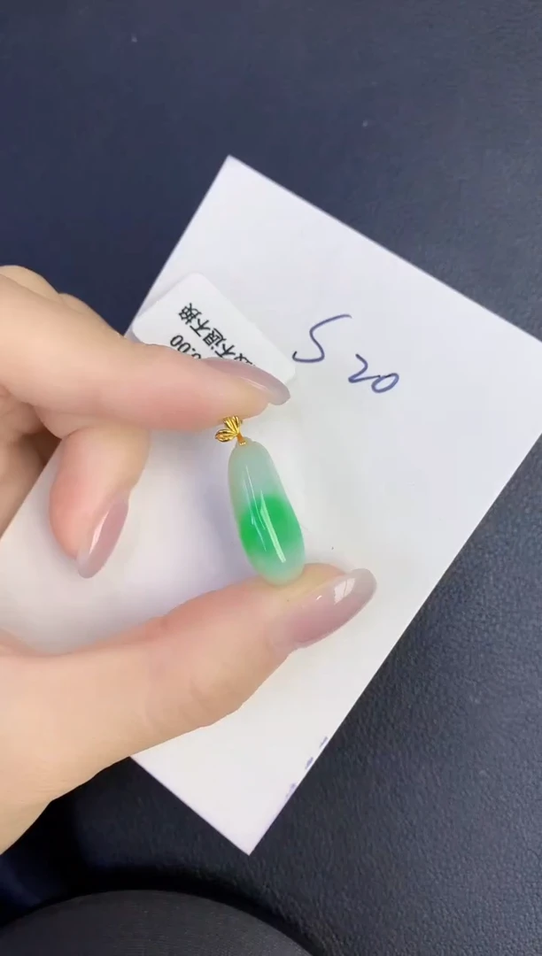 颈饰18K金镶嵌翡翠缅甸天然翡翠A货