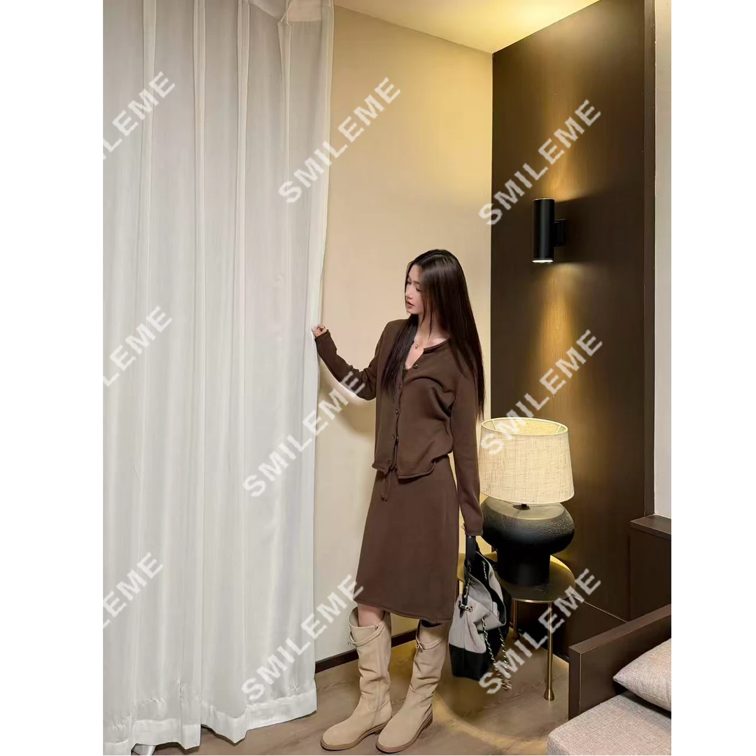 SMILEME【雾绒漫语】秋季美利奴羊毛针织上衣半身裙套装MF02825410
