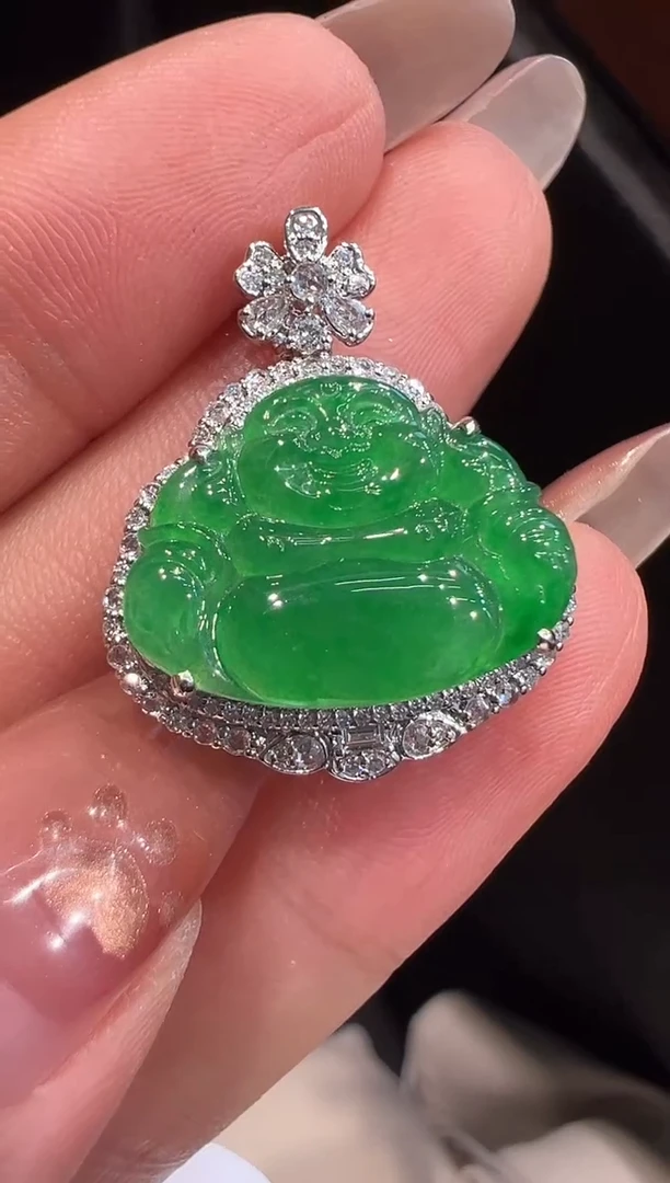 颈饰18K金镶嵌翡翠吊坠