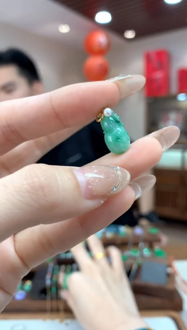 【闪购商品】翡翠吊坠(不含链)18K金镶嵌葫芦