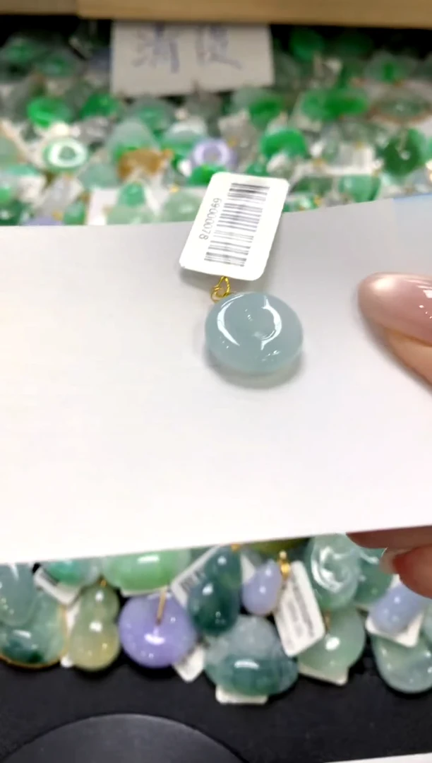 翡翠18K金镶嵌颈饰1111111111111111