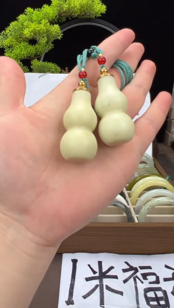 蛇纹石玉未镶嵌吊坠(赠链)岫玉葫芦