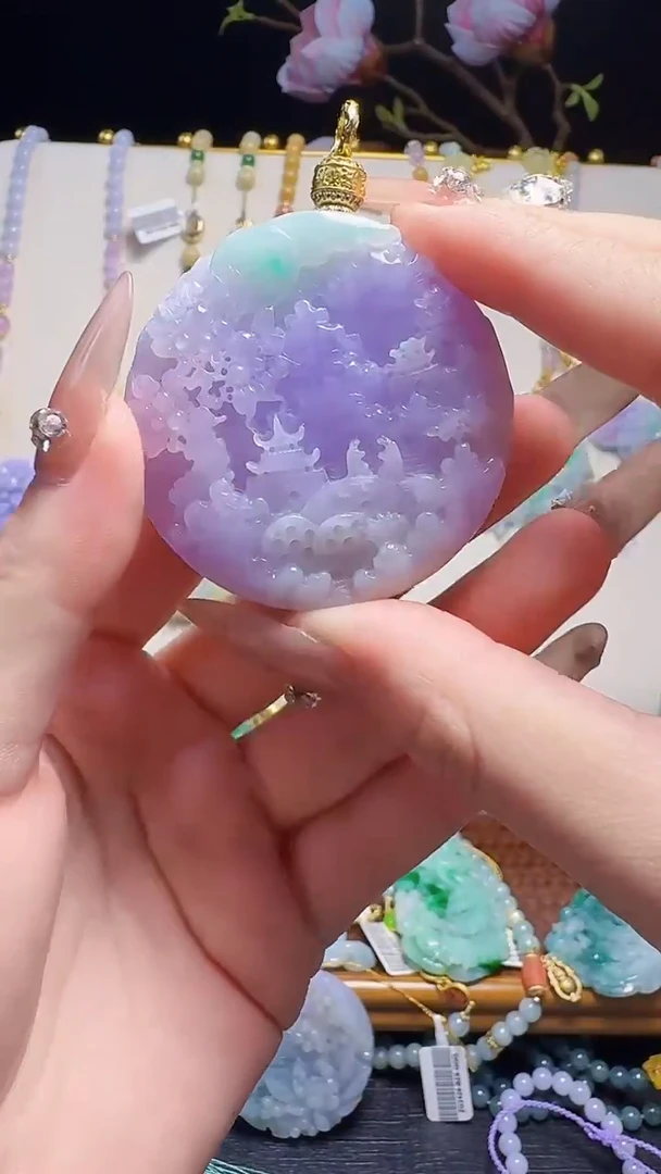 翡翠未镶嵌颈饰山水