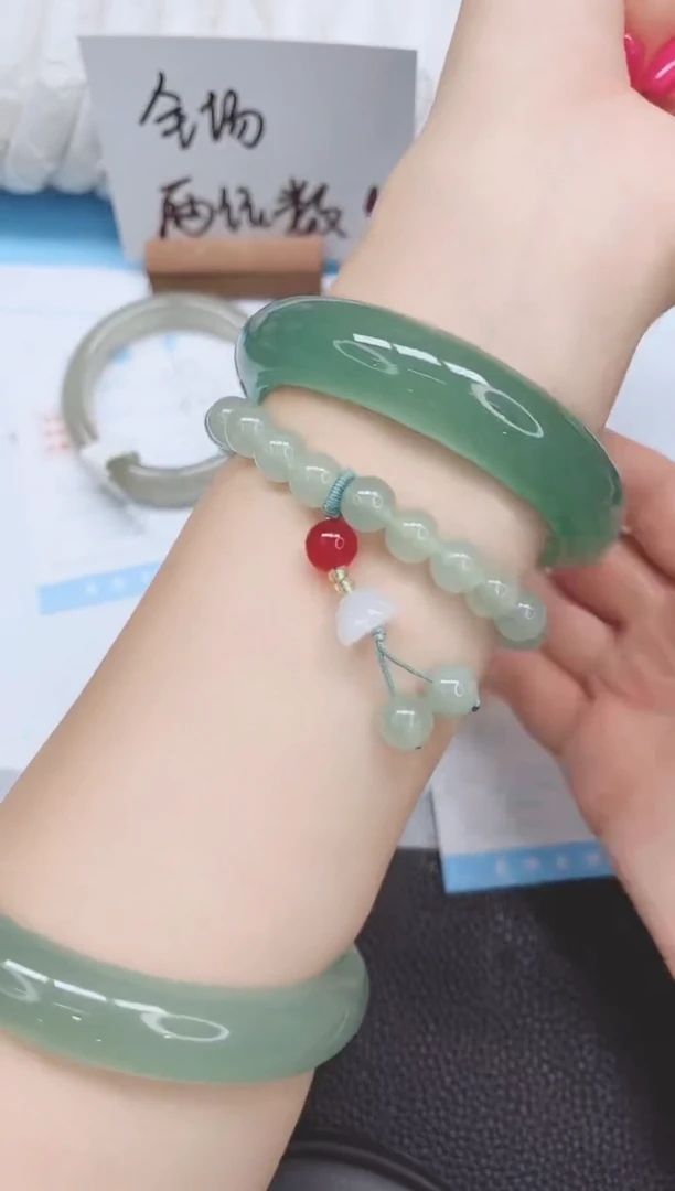 未镶嵌手镯石英质玉152-60