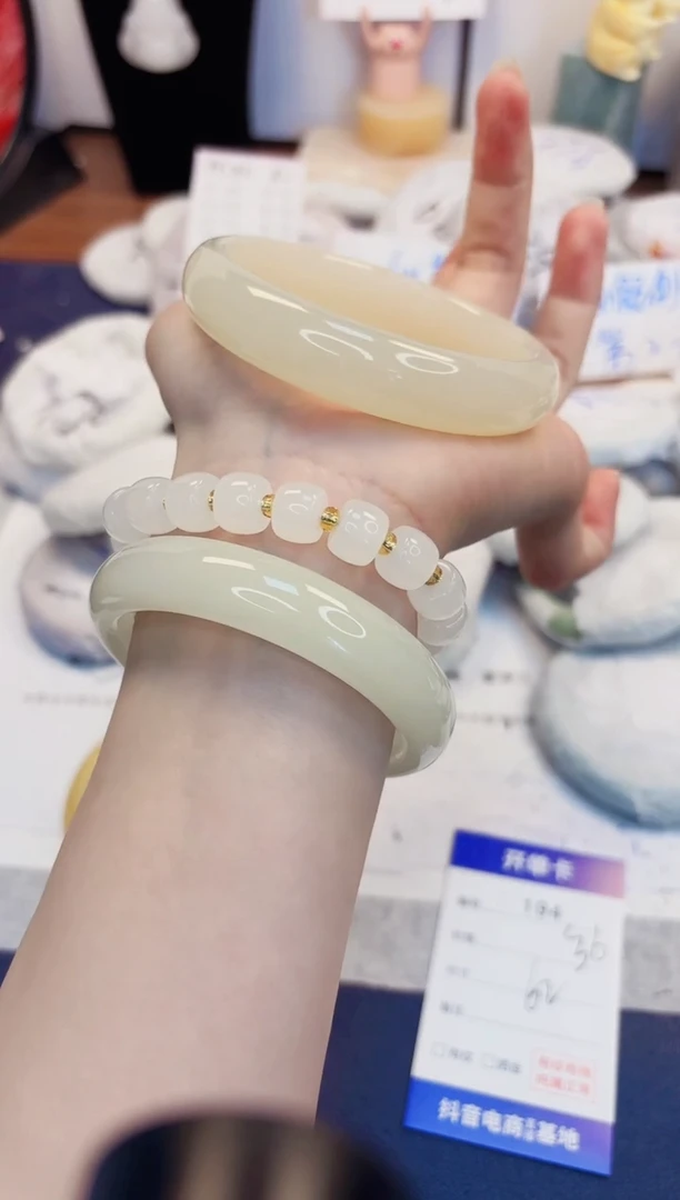 【闪购商品】石英质玉手镯未镶嵌194-玉兰白-圈口62