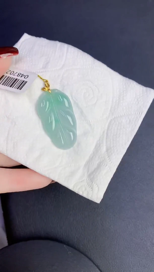 颈饰18K金镶嵌翡翠缅甸天然翡翠a货