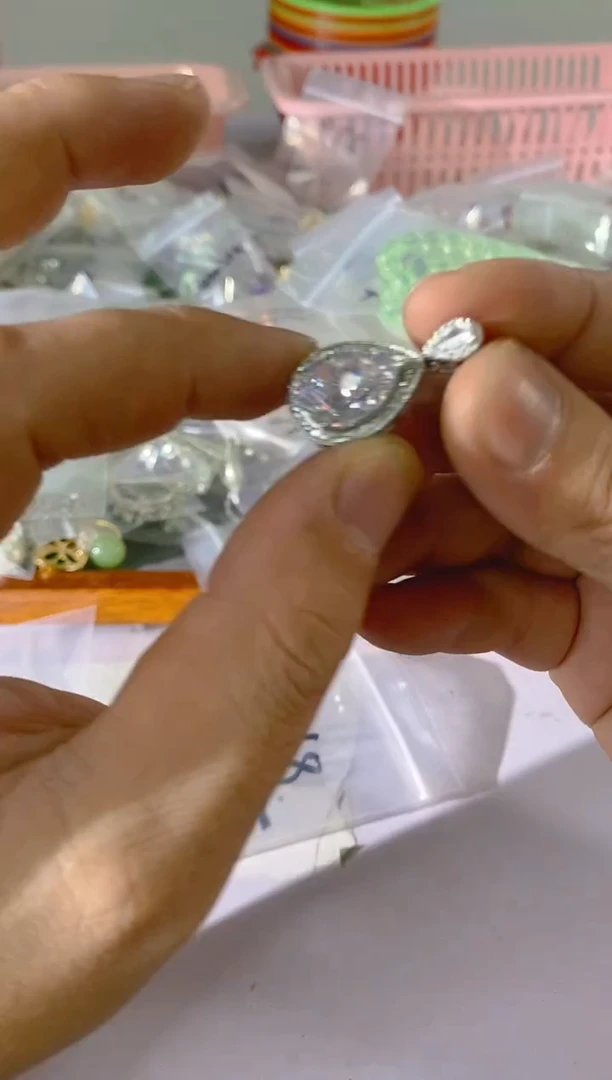 【闪购商品】水晶颈饰银S925镶嵌X468红宝，蓝宝，多样性发一件赠链