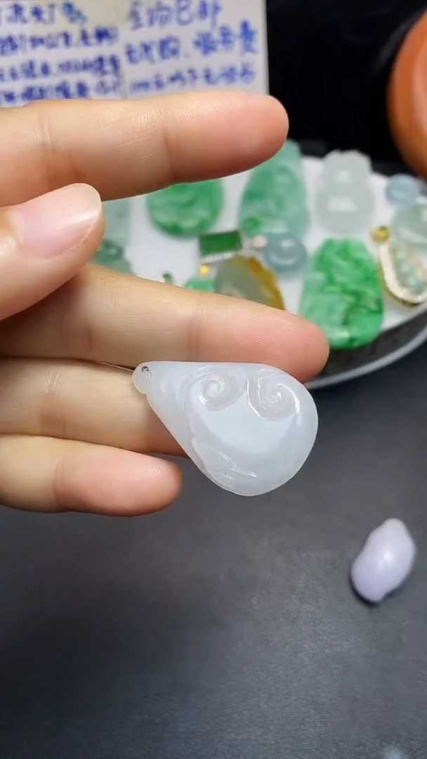 颈饰未镶嵌翡翠吊坠