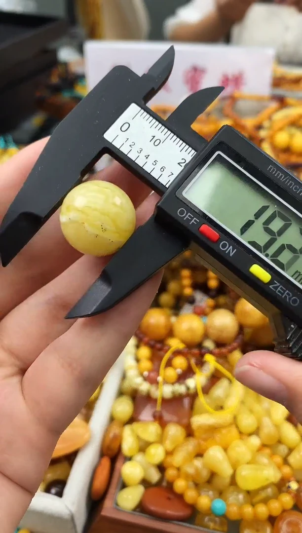 未镶嵌琥珀珠宝奇石152