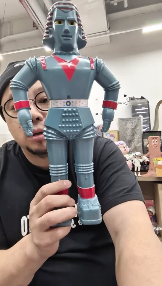 【白】sofubi铁甲人一个