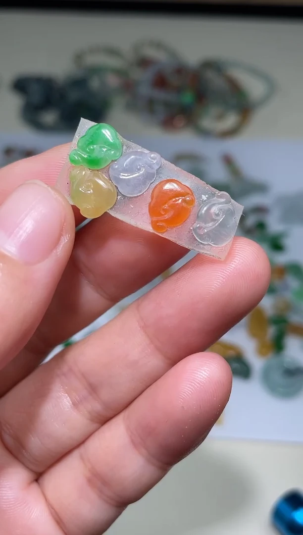 未镶嵌定制翡翠如意 700+70