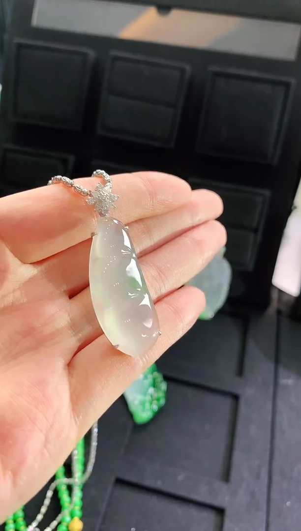 【闪购商品】翡翠吊坠(不含链)18K金镶嵌吊坠