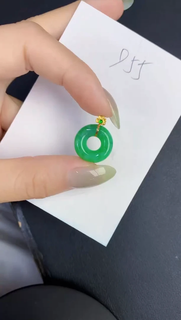 翡翠18K金镶嵌颈饰缅甸天然翡翠A货