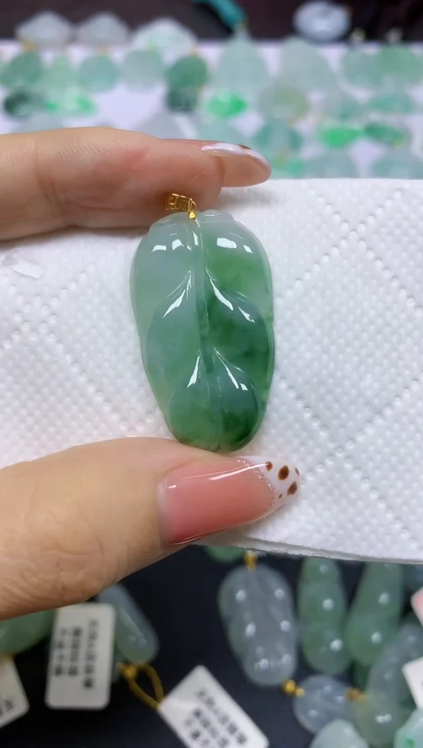 颈饰18K金镶嵌翡翠 天然翡翠A货