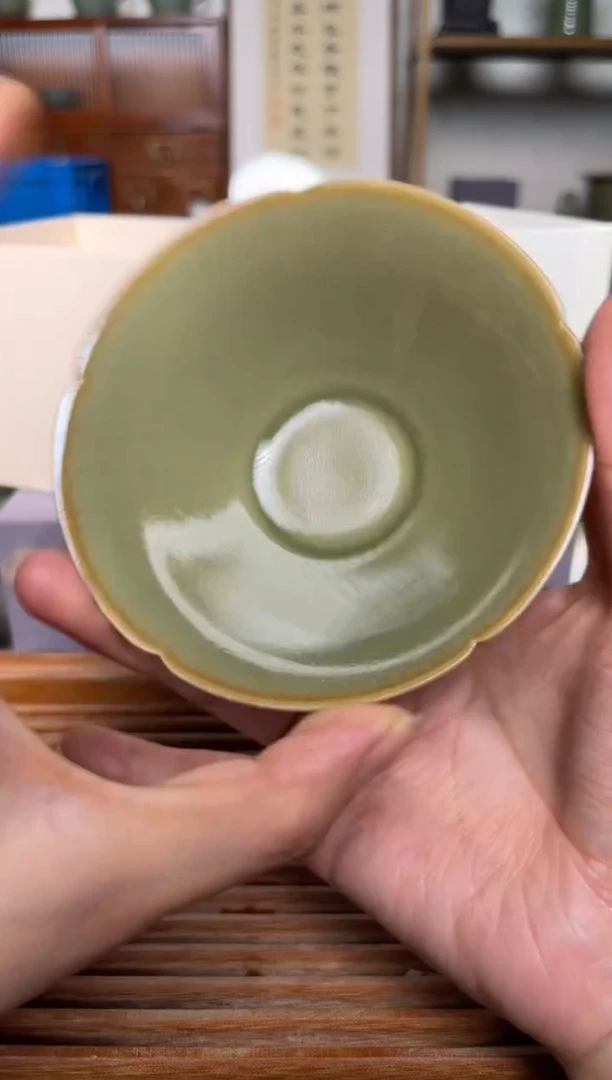 其他纯手工橄榄绿素面薄胎斗笠盏