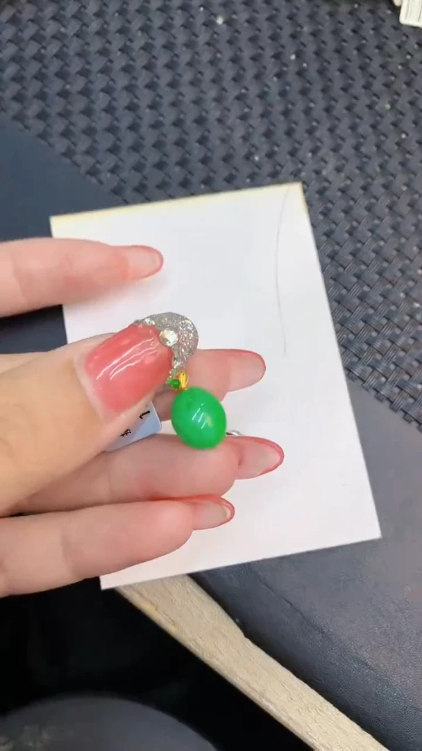 颈饰18K金镶嵌翡翠1