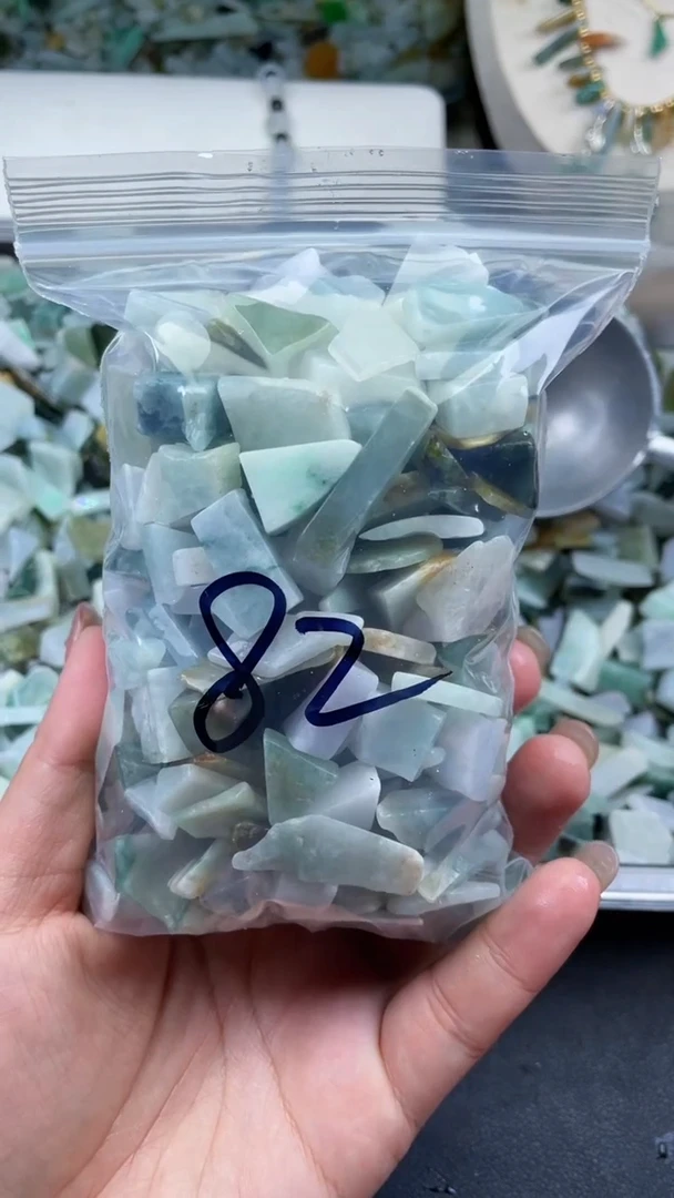 【闪购商品】翡翠颈饰未镶嵌天然翡翠小号500克82