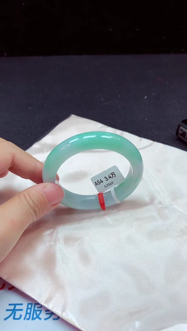 【闪购商品】翡翠手镯未镶嵌镯子54+