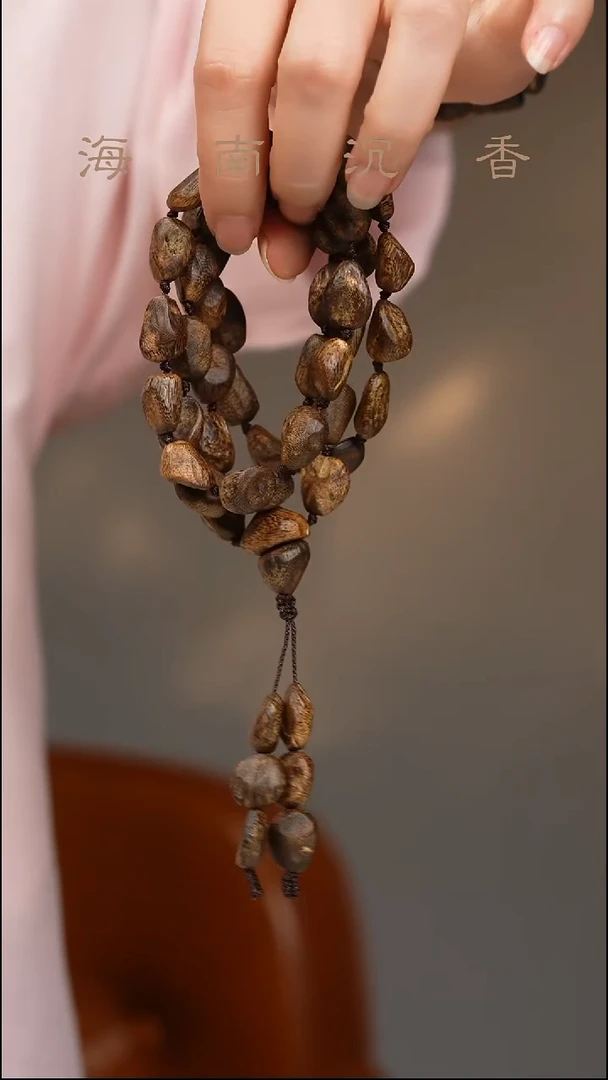 沉香吊坠海南绿奇楠沉水浮树丁脖挂29g+