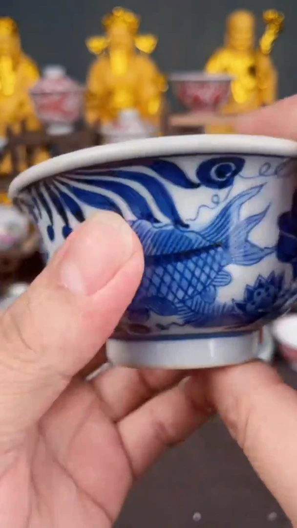 景德镇青花鱼藻纹压手杯