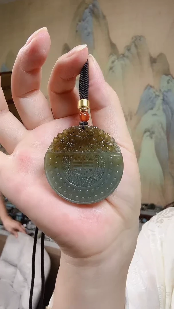 和田玉未镶嵌颈饰.