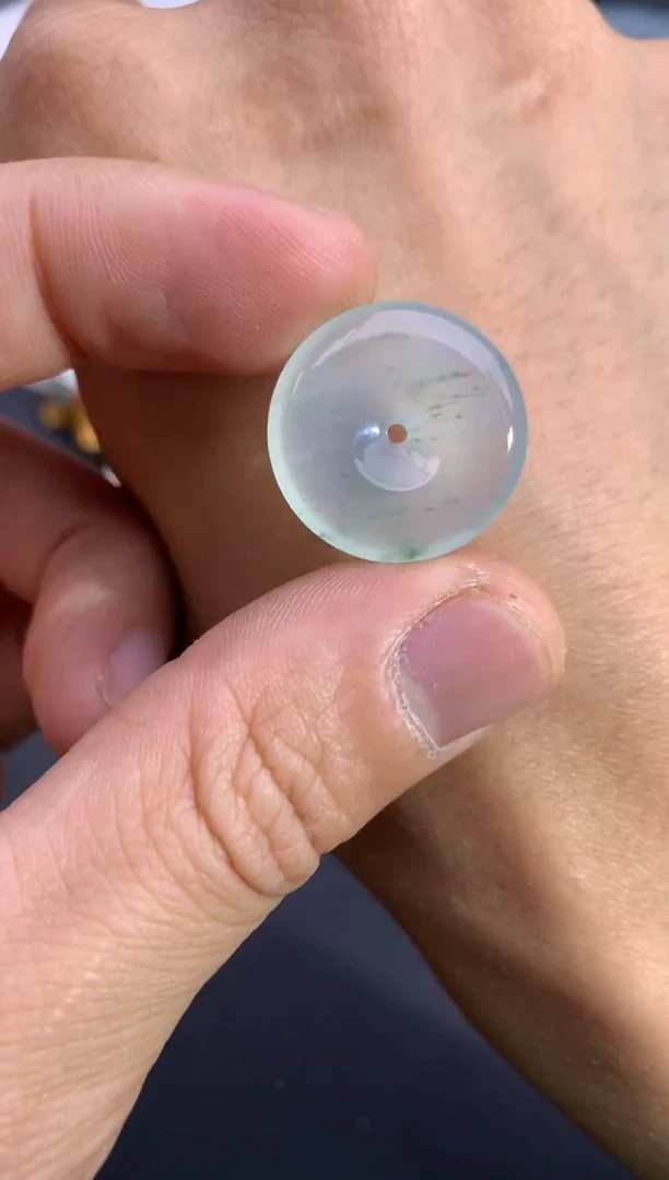 颈饰未镶嵌翡翠寄售不退换